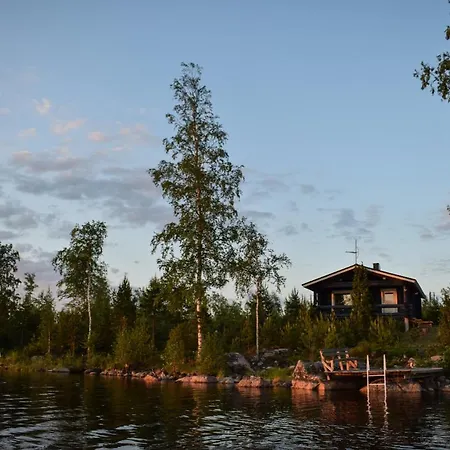 Loma-autio Apaja בקתה